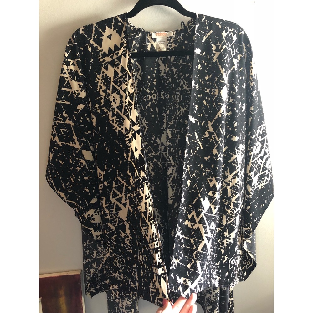 Lightweight renee c ruana/shawl